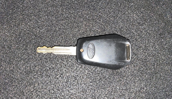 2018 Mahindra KUV 100 NXT K2 P 6 STR, CNG, Manual, 17,112 km, Key Close Up