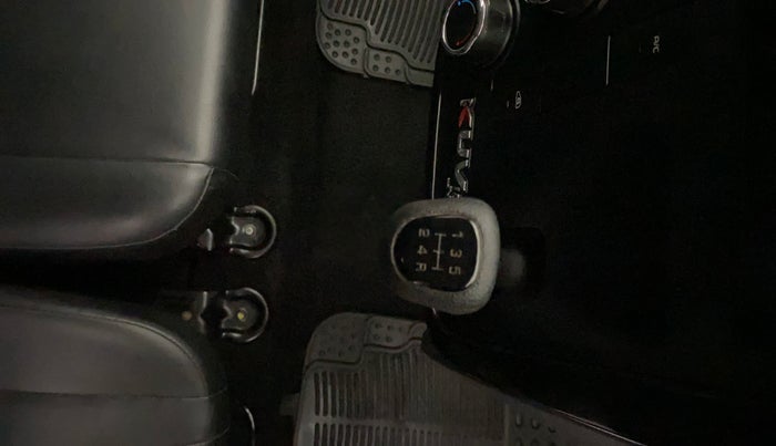 2018 Mahindra KUV 100 NXT K2 P 6 STR, CNG, Manual, 17,112 km, Gear Lever