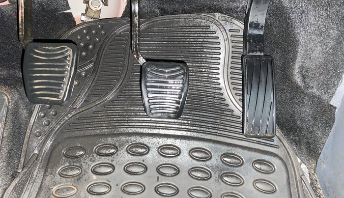 2018 Mahindra KUV 100 NXT K2 P 6 STR, CNG, Manual, 17,112 km, Pedals