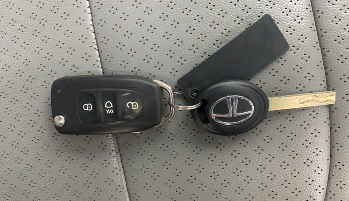 2020 Tata Tiago XZ PLUS PETROL, Petrol, Manual, 33,271 km, Key Close Up