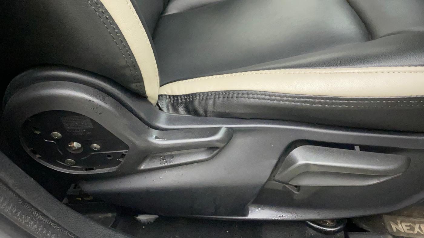 2022 Tata NEXON XZA PLUS (O) PETROL, Petrol, Automatic, 30,129 km, Driver Side Adjustment Panel