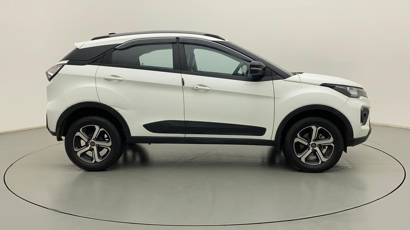 2022 Tata NEXON XZA PLUS (O) PETROL, Petrol, Automatic, 30,129 km, Right Side View