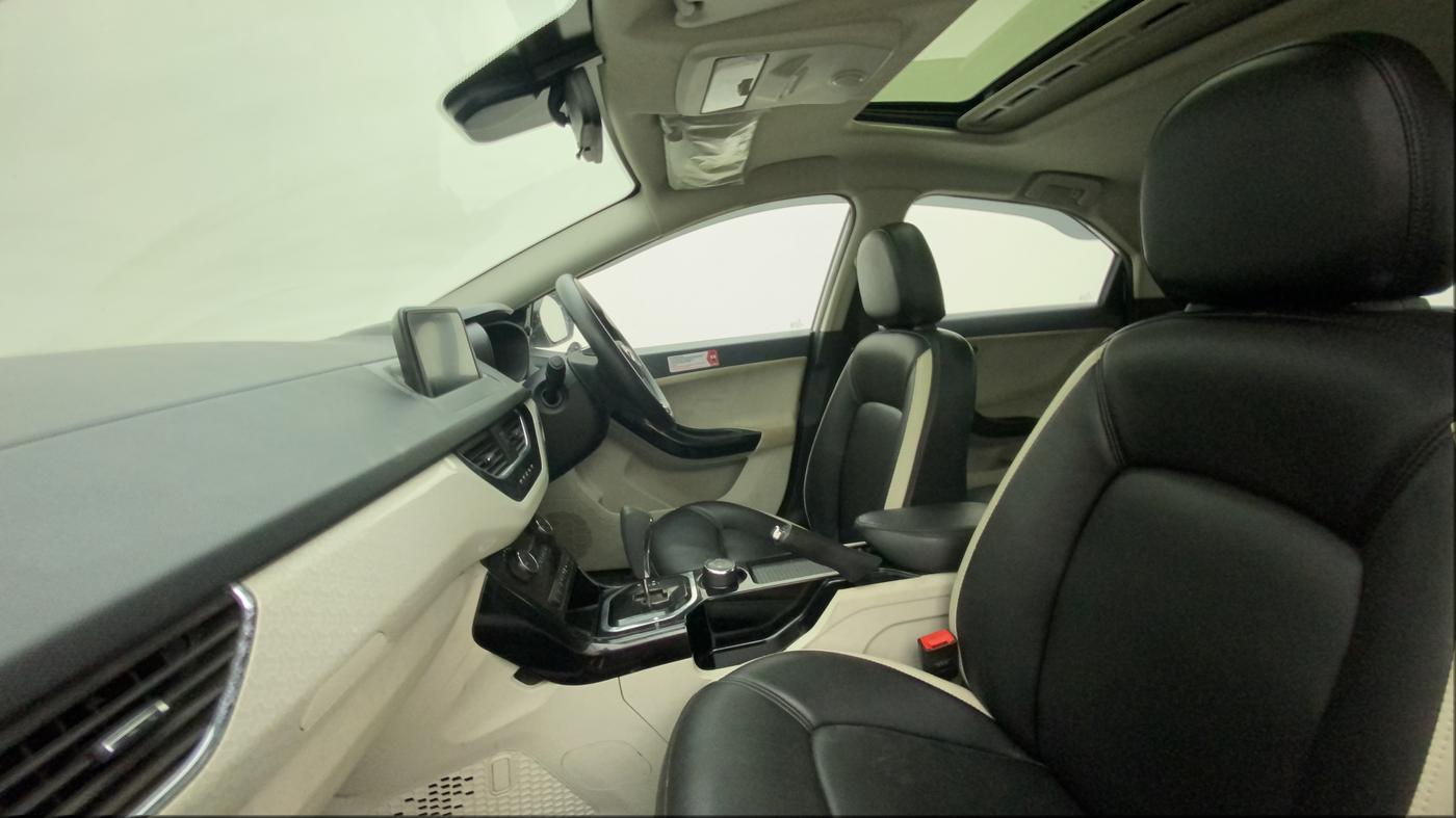 2022 Tata NEXON XZA PLUS (O) PETROL, Petrol, Automatic, 30,129 km, Right Side Front Door Cabin