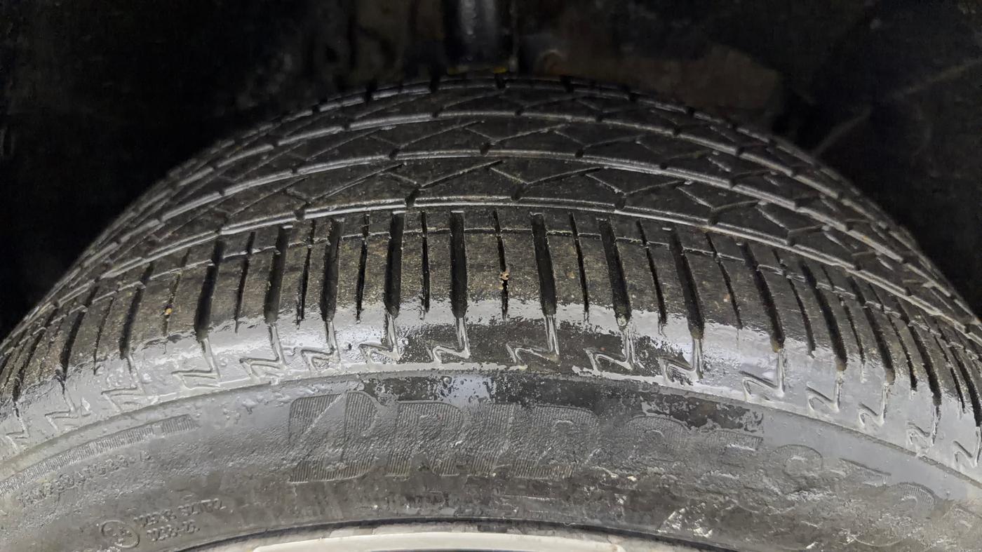 2015 Renault Duster RXE PETROL, Petrol, Manual, 63,474 km, Right Front Tyre Tread