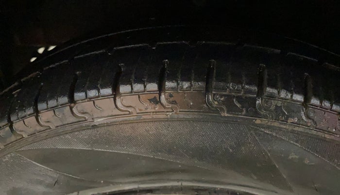 2015 Hyundai i10 SPORTZ 1.1, Petrol, Manual, 55,435 km, Left Front Tyre Tread
