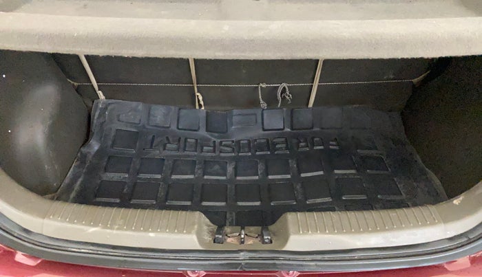 2015 Hyundai i10 SPORTZ 1.1, Petrol, Manual, 55,435 km, Boot Inside