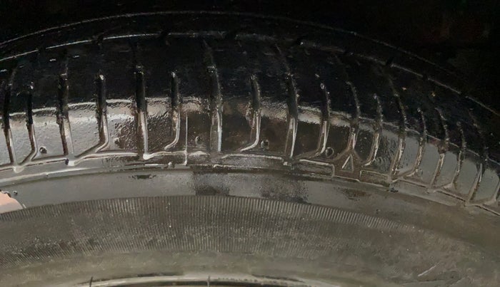 2015 Hyundai i10 SPORTZ 1.1, Petrol, Manual, 55,435 km, Right Front Tyre Tread