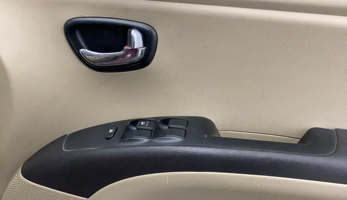 2015 Hyundai i10 SPORTZ 1.1, Petrol, Manual, 55,435 km, Driver Side Door Panels Control