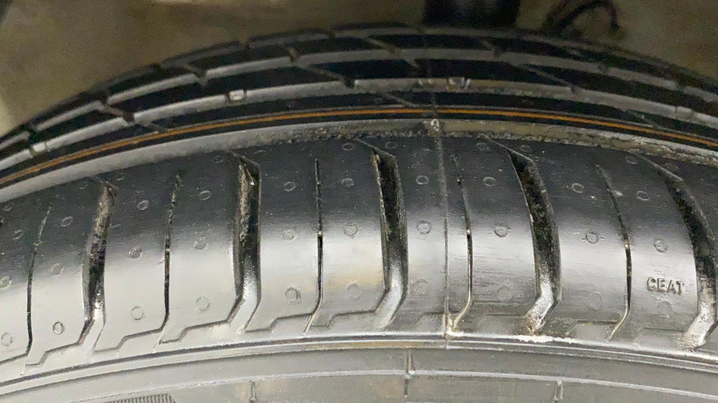 2015 Hyundai Verna 1.4 VTVT, Petrol, Manual, 89,989 km, Left Front Tyre Tread