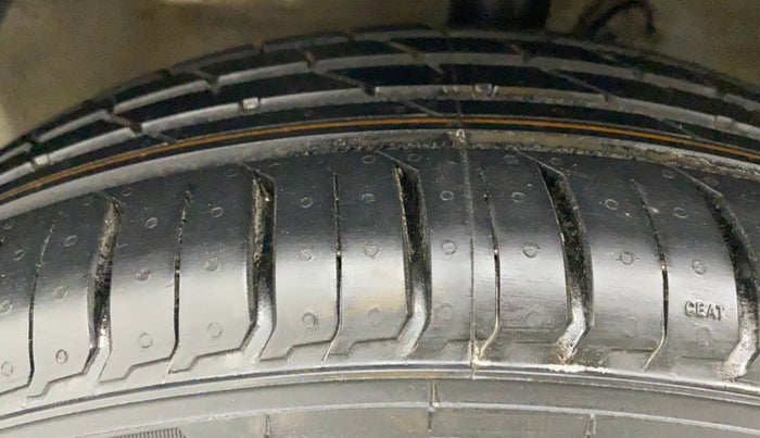 2015 Hyundai Verna 1.4 VTVT, Petrol, Manual, 89,989 km, Left Front Tyre Tread