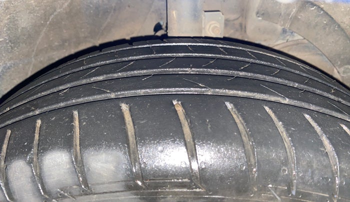 2023 Maruti Baleno  ZETA CNG 1.2L, CNG, Manual, 1,06,909 km, Right Front Tyre Tread