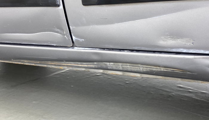 2011 Maruti Wagon R 1.0 VXI, Petrol, Manual, 79,527 km, Left running board - Slight discoloration