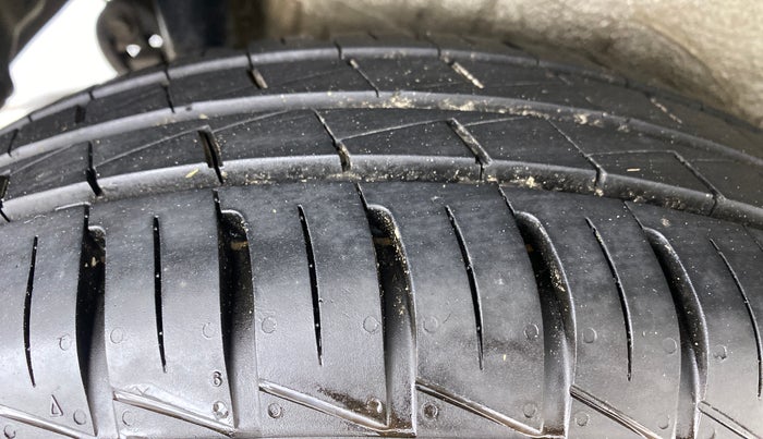 2011 Maruti Wagon R 1.0 VXI, Petrol, Manual, 79,527 km, Right Rear Tyre Tread