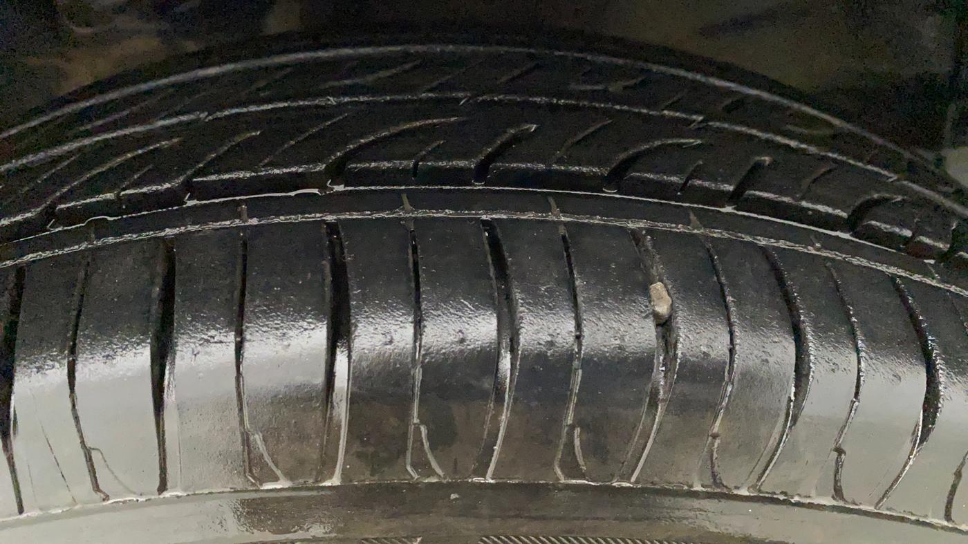 2013 Maruti Wagon R Stingray VXI, Petrol, Manual, 80,001 km, Left Front Tyre Tread