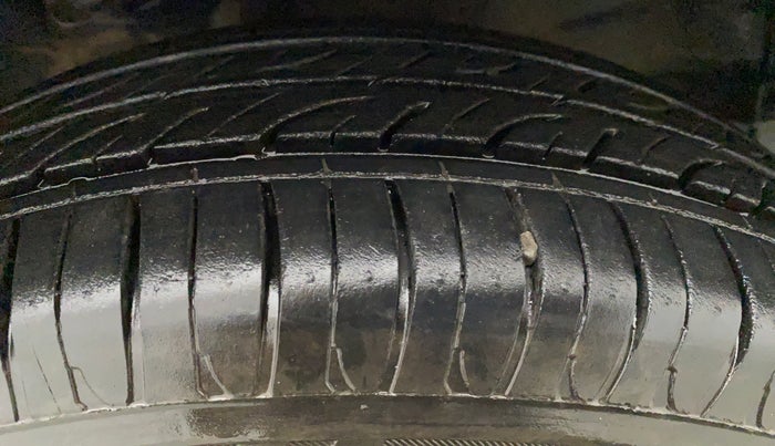 2013 Maruti Wagon R Stingray VXI, Petrol, Manual, 80,001 km, Left Front Tyre Tread