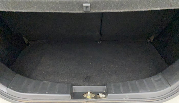 2013 Maruti Wagon R Stingray VXI, Petrol, Manual, 80,001 km, Boot Inside