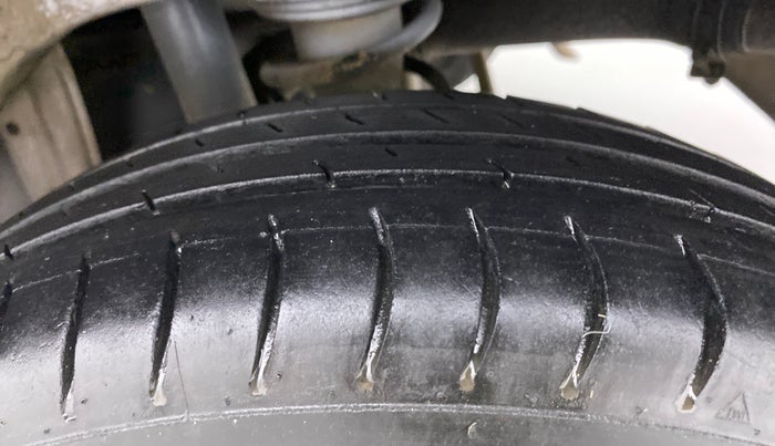 2015 Maruti Alto 800 LXI, Petrol, Manual, 91,496 km, Left Rear Tyre Tread