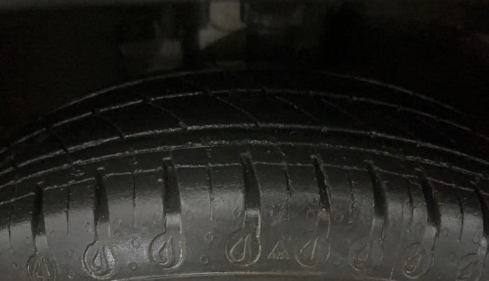 2020 Renault Kwid RXT 1.0 AMT (O), Petrol, Automatic, 19,273 km, Left Front Tyre Tread
