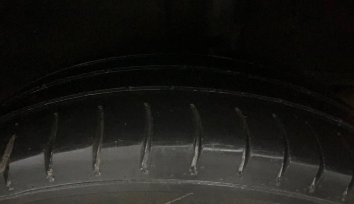 2020 Renault Kwid RXT 1.0 AMT (O), Petrol, Automatic, 19,273 km, Left Rear Tyre Tread