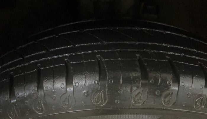 2020 Renault Kwid RXT 1.0 AMT (O), Petrol, Automatic, 19,273 km, Right Front Tyre Tread