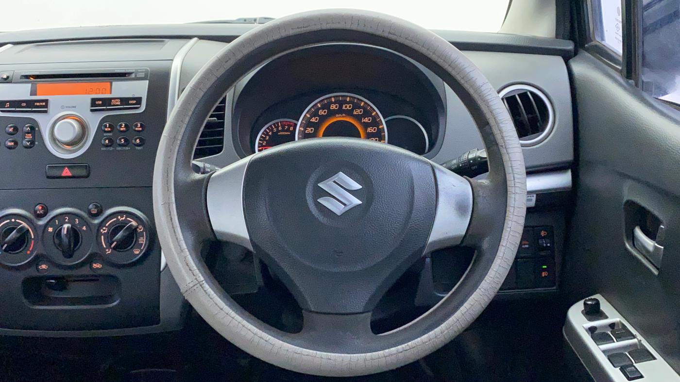 2012 Maruti Wagon R 1.0 VXI, Petrol, Manual, 82,440 km, Steering Wheel Close Up