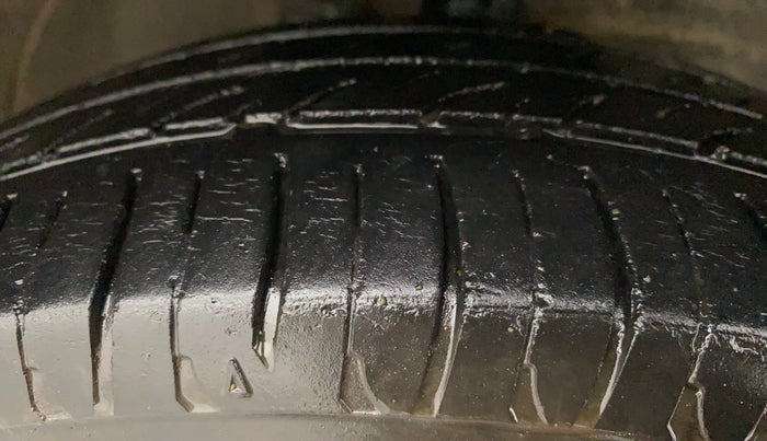 2012 Maruti Wagon R 1.0 VXI, Petrol, Manual, 82,440 km, Right Front Tyre Tread