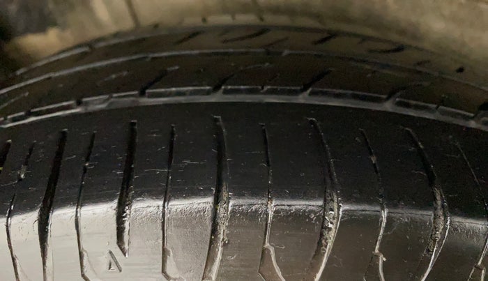 2012 Maruti Wagon R 1.0 VXI, Petrol, Manual, 82,440 km, Right Rear Tyre Tread