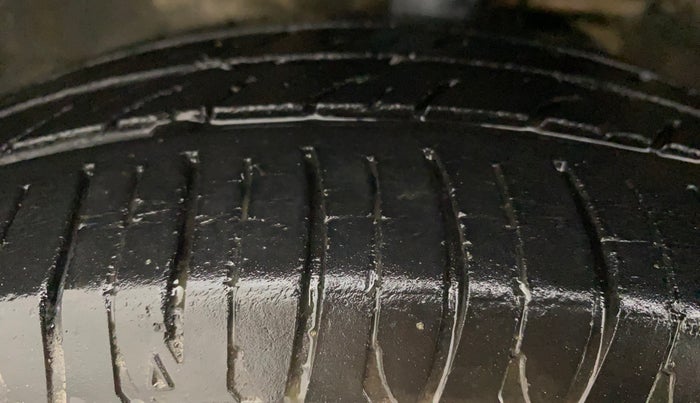 2012 Maruti Wagon R 1.0 VXI, Petrol, Manual, 82,440 km, Left Front Tyre Tread