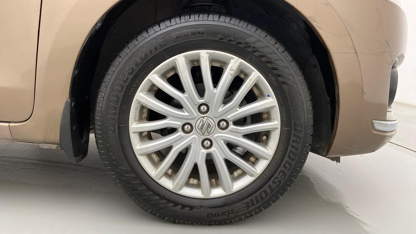 2017 Maruti Dzire ZDI AMT, Diesel, Automatic, 53,873 km, Right Front Wheel