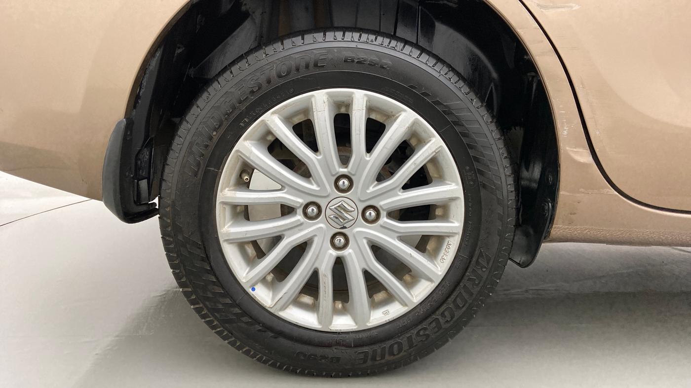 2017 Maruti Dzire ZDI AMT, Diesel, Automatic, 53,873 km, Right Rear Wheel