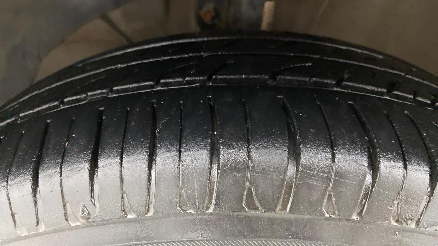 2017 Maruti Dzire ZDI AMT, Diesel, Automatic, 53,873 km, Left Front Tyre Tread