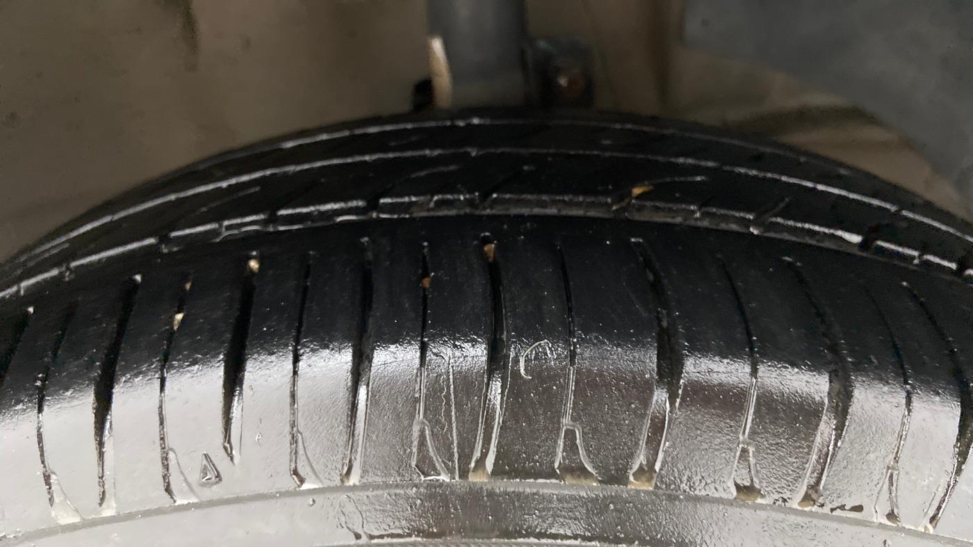 2017 Maruti Dzire ZDI AMT, Diesel, Automatic, 53,873 km, Right Front Tyre Tread