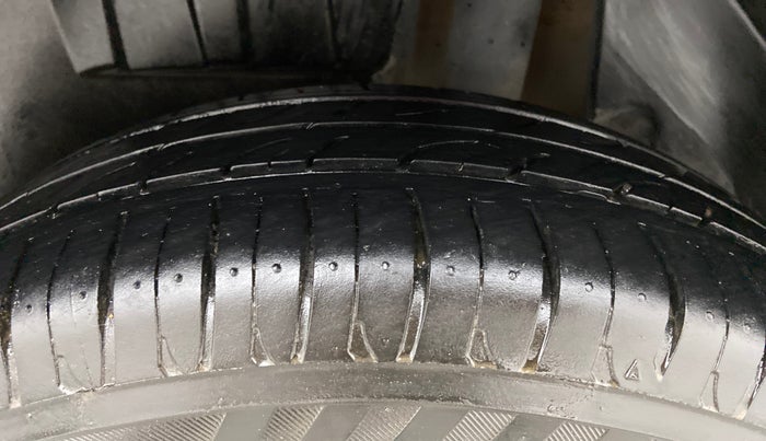 2017 Maruti Dzire ZDI AMT, Diesel, Automatic, 53,873 km, Left Rear Tyre Tread