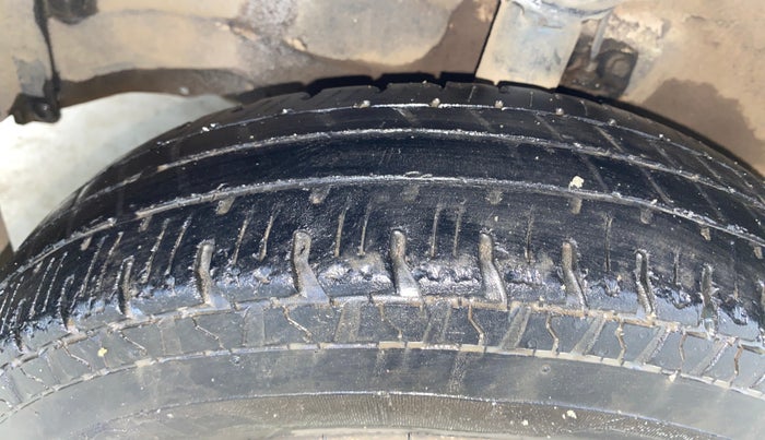 2016 Maruti Wagon R 1.0 LXI CNG, CNG, Manual, 50,346 km, Left Front Tyre Tread