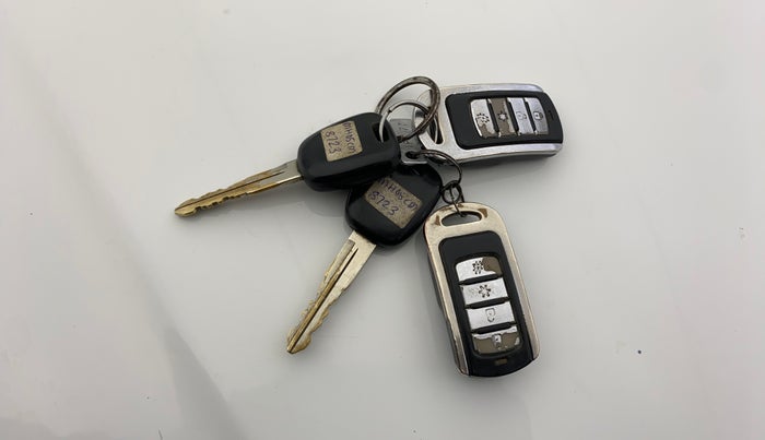 2016 Maruti Wagon R 1.0 LXI CNG, CNG, Manual, 50,346 km, Key Close Up