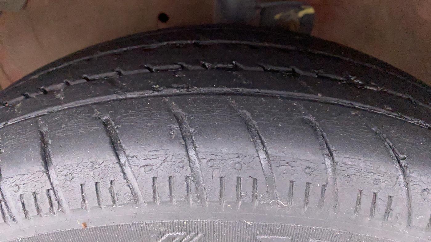 2017 Maruti Celerio ZXI AMT, Petrol, Automatic, 79,364 km, Left Front Tyre Tread