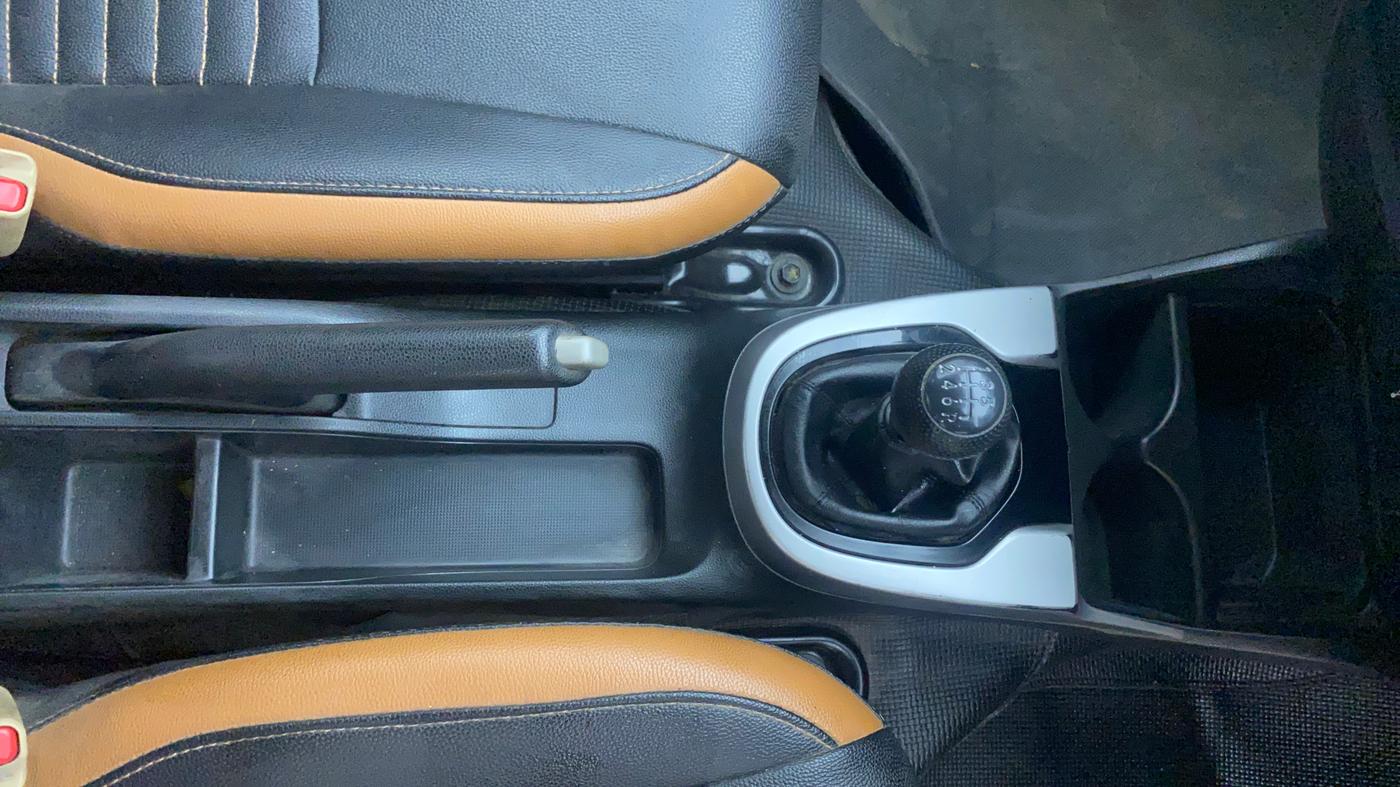 2015 Honda Jazz 1.5L I-DTEC V, Diesel, Manual, 1,45,808 km, Gear Lever