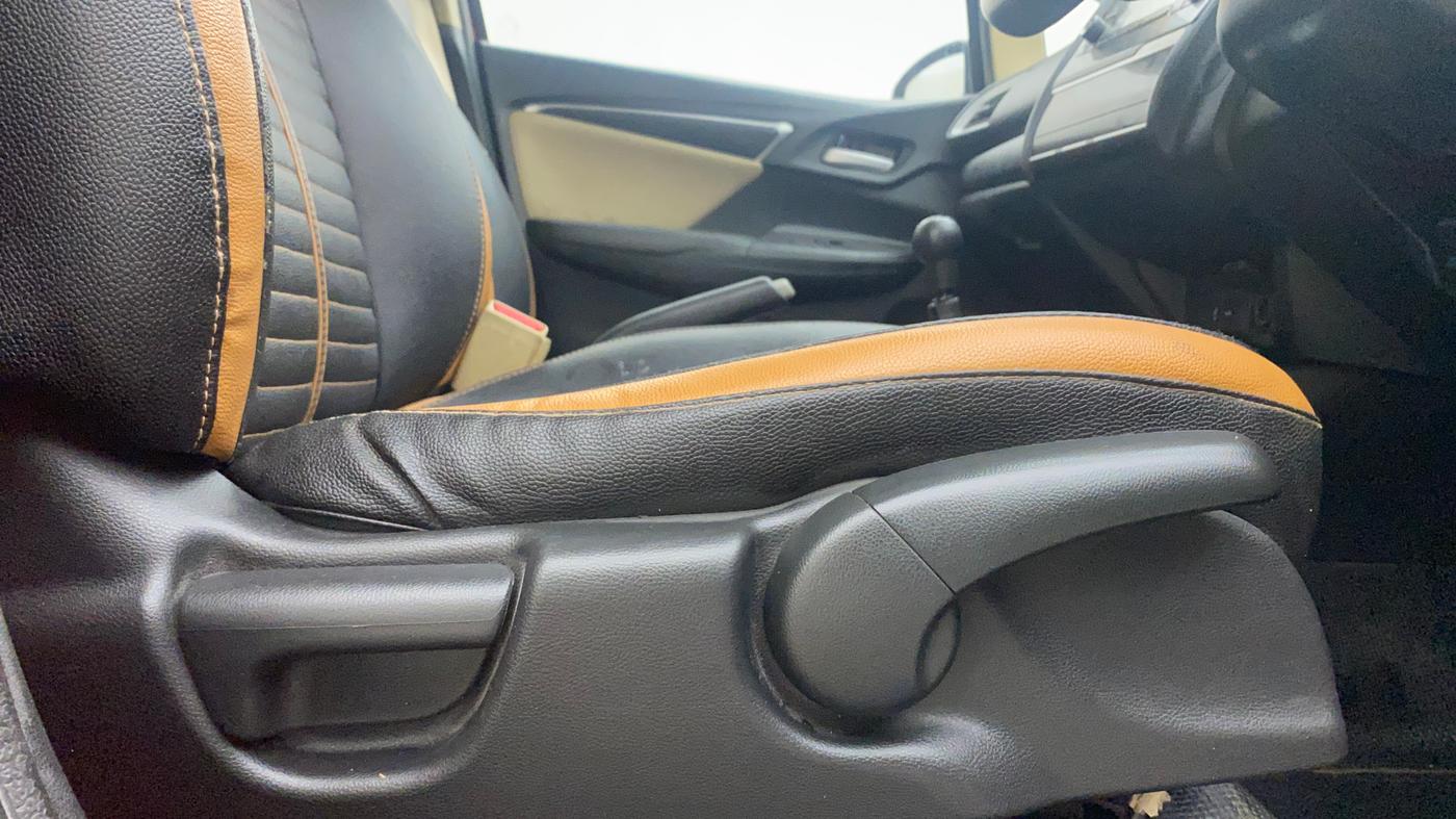 2015 Honda Jazz 1.5L I-DTEC V, Diesel, Manual, 1,45,808 km, Driver Side Adjustment Panel
