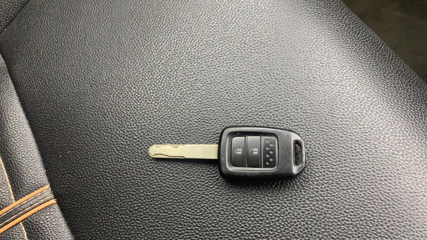 2015 Honda Jazz 1.5L I-DTEC V, Diesel, Manual, 1,45,808 km, Key Close Up