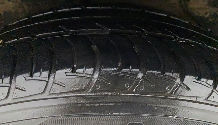 2018 Maruti Celerio VXI CNG OPT, CNG, Manual, 32,001 km, Right Front Tyre Tread