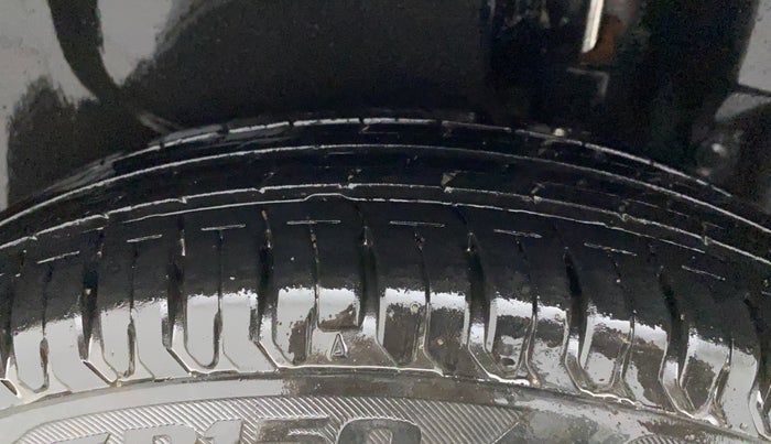 2012 Maruti Swift Dzire VXI, Petrol, Manual, 79,303 km, Left Rear Tyre Tread