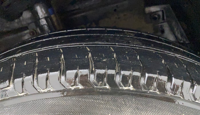 2012 Maruti Swift Dzire VXI, Petrol, Manual, 79,303 km, Right Front Tyre Tread