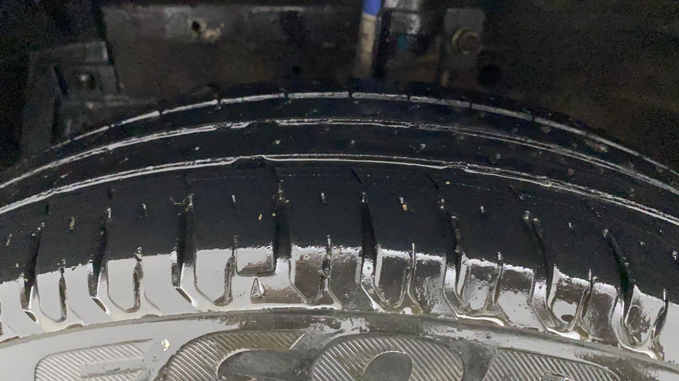 2012 Maruti Swift Dzire VXI, Petrol, Manual, 79,303 km, Left Front Tyre Tread