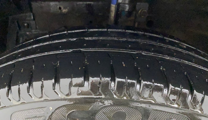 2012 Maruti Swift Dzire VXI, Petrol, Manual, 79,303 km, Left Front Tyre Tread