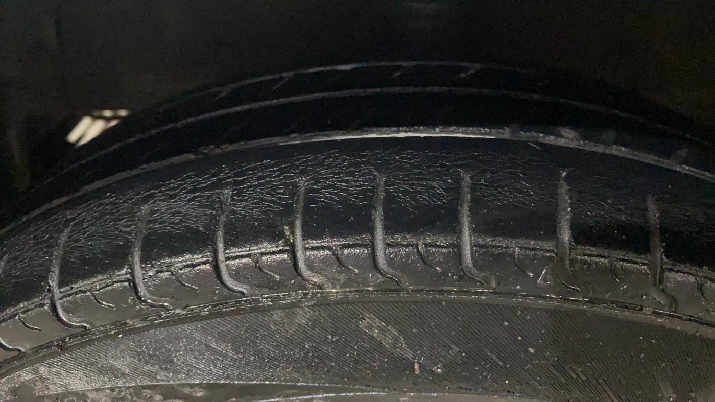 2015 Hyundai Eon ERA +, Petrol, Manual, 48,128 km, Left Front Tyre Tread