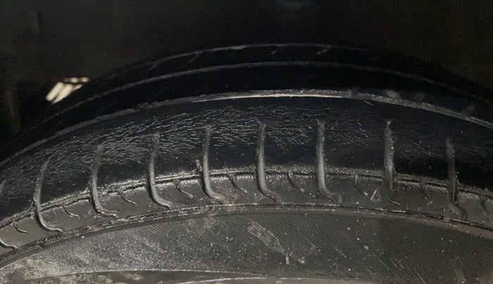 2015 Hyundai Eon ERA +, Petrol, Manual, 48,128 km, Left Front Tyre Tread