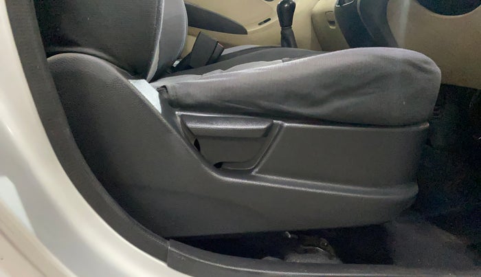 2015 Hyundai Eon ERA +, Petrol, Manual, 48,128 km, Driver Side Adjustment Panel