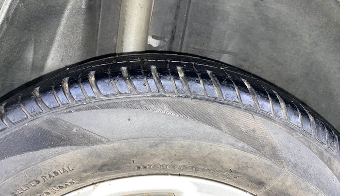 2016 Ford Figo Aspire TITANIUM 1.2 PETROL, Petrol, Manual, 63,068 km, Right Rear Tyre Tread