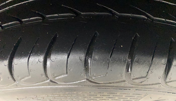 2015 Ford Ecosport TITANIUM 1.5L PETROL AT, Petrol, Automatic, 67,592 km, Left Rear Tyre Tread