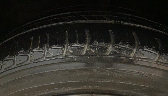 2016 Maruti Baleno DELTA PETROL 1.2, Petrol, Manual, 72,140 km, Left Front Tyre Tread